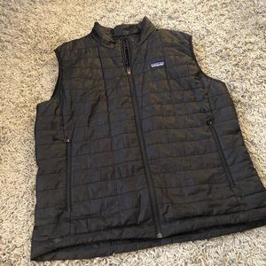 Men’s Patagonia puffer vest